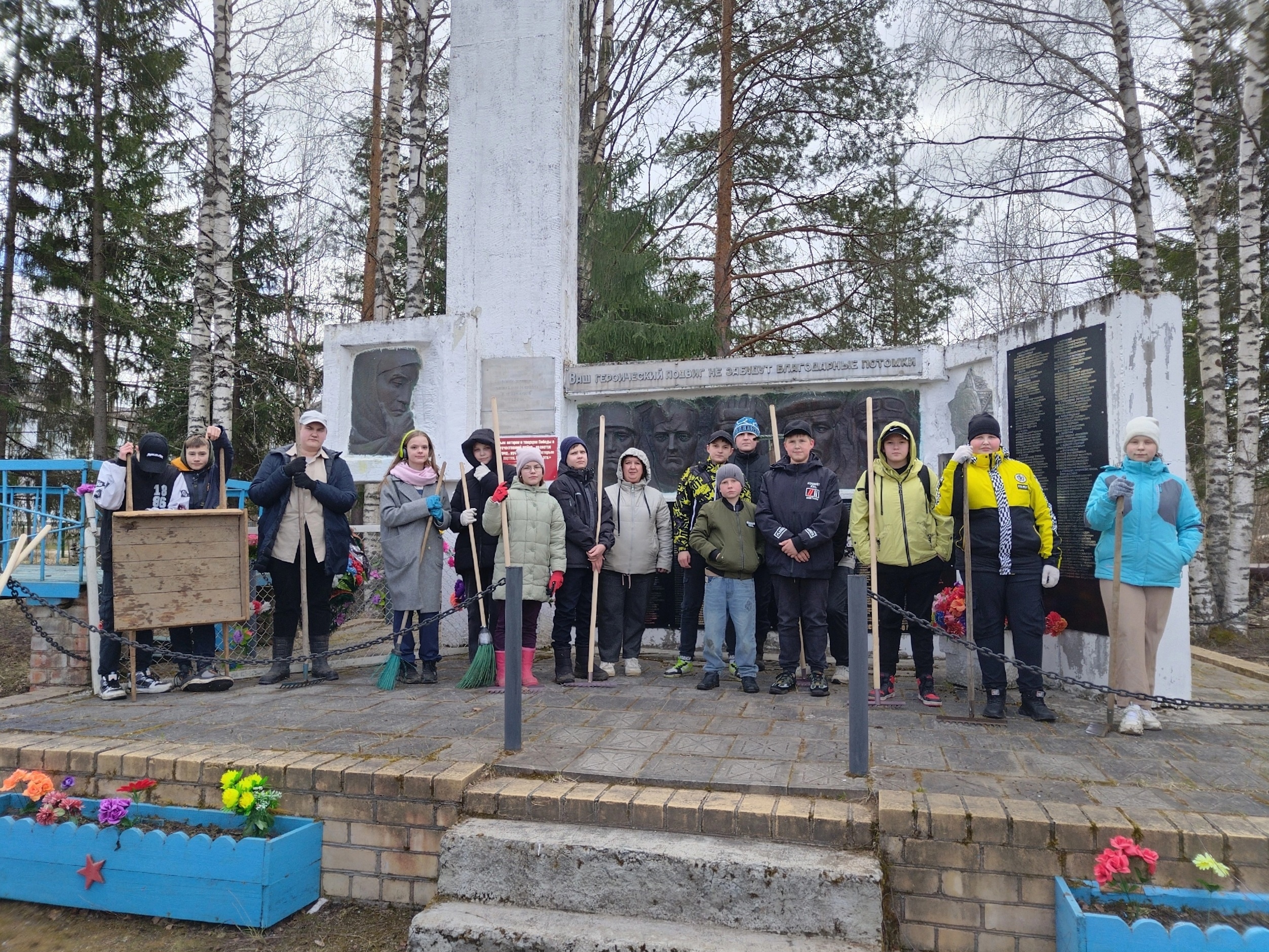 Забелинские школьники приняли участие в акции &quot;Чистый обелиск&quot; .