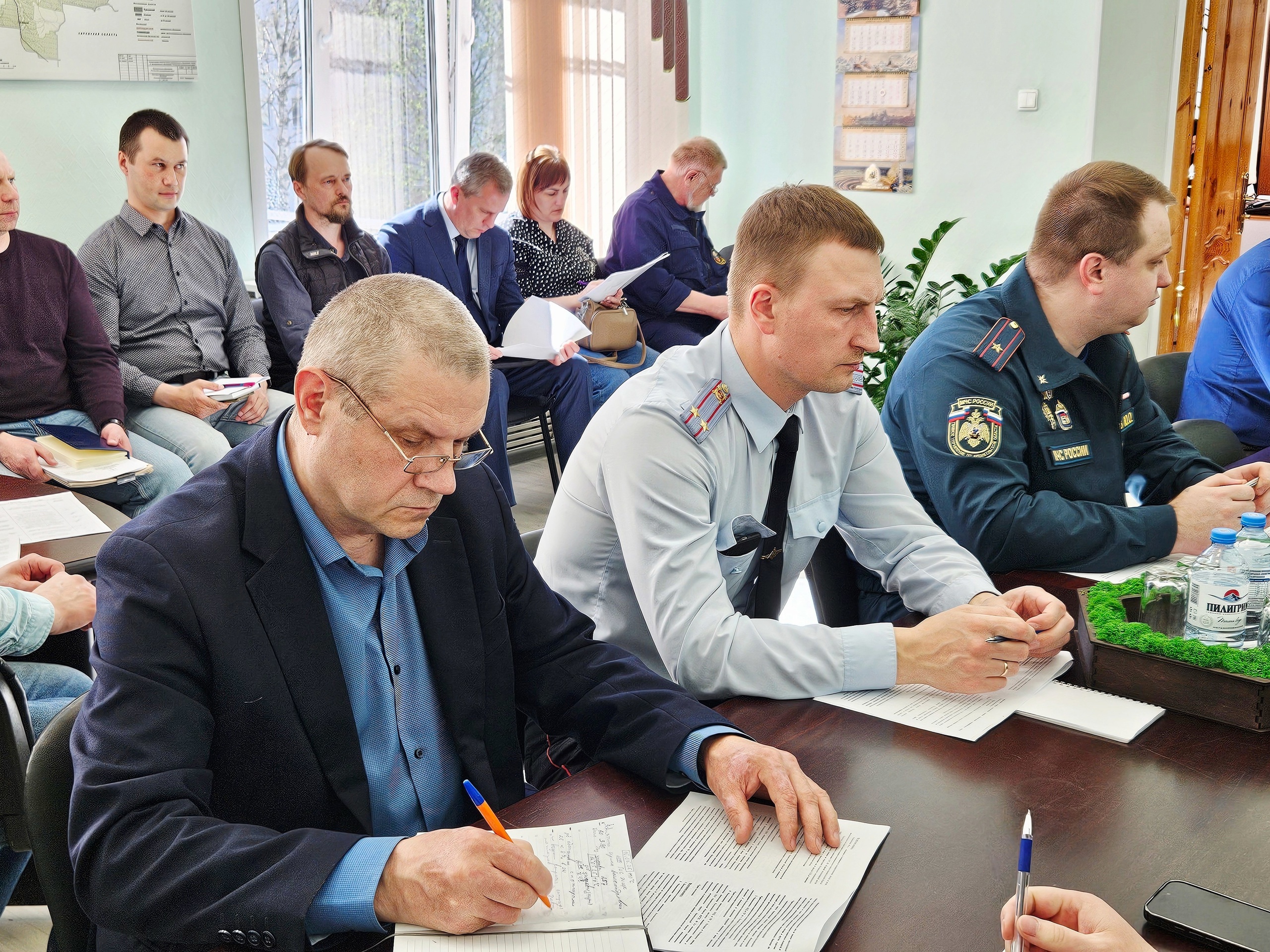 В окружной администрации прошло заседание комиссии по ЧС и обеспечению пожарной безопасности.