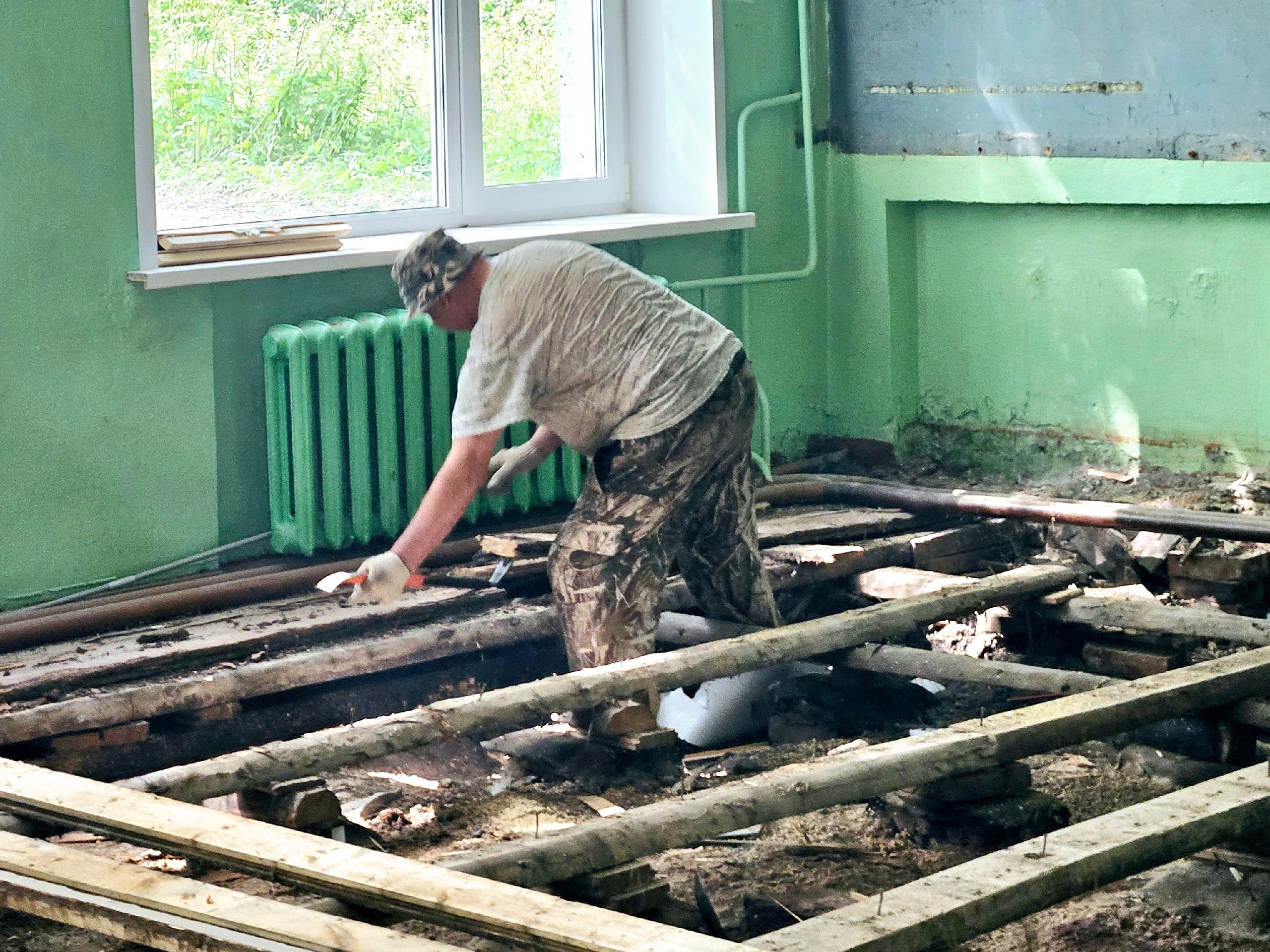 В Шипицыно продолжается капитальный ремонт школы.