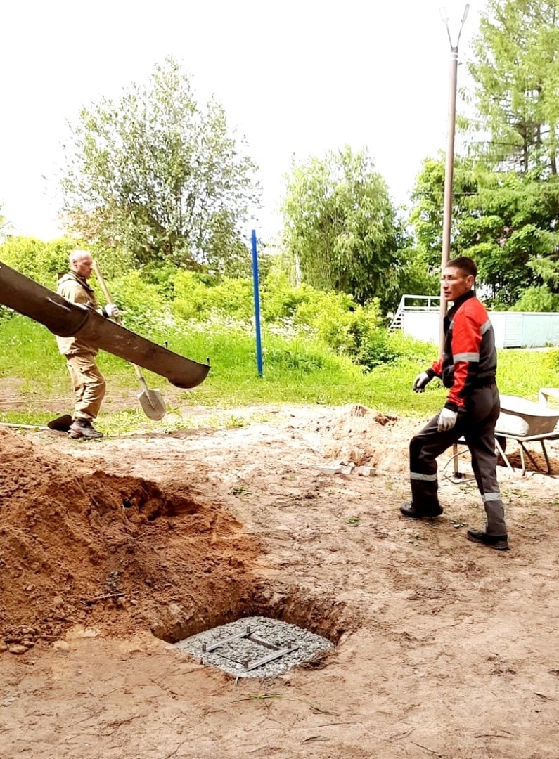 В поселке Шипицыно началось благоустройство общественной территории по улице Первомайской возле Шипицынского информационно-культурного центра.