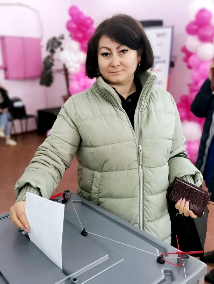 Коллектив администрации Котласского округа активно голосует.