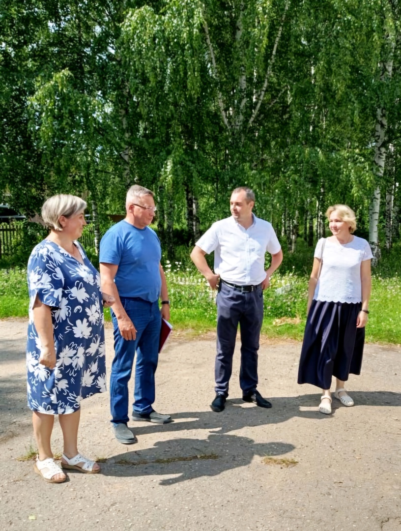 В поселке Шипицыно начался капитальный ремонт местной школы.