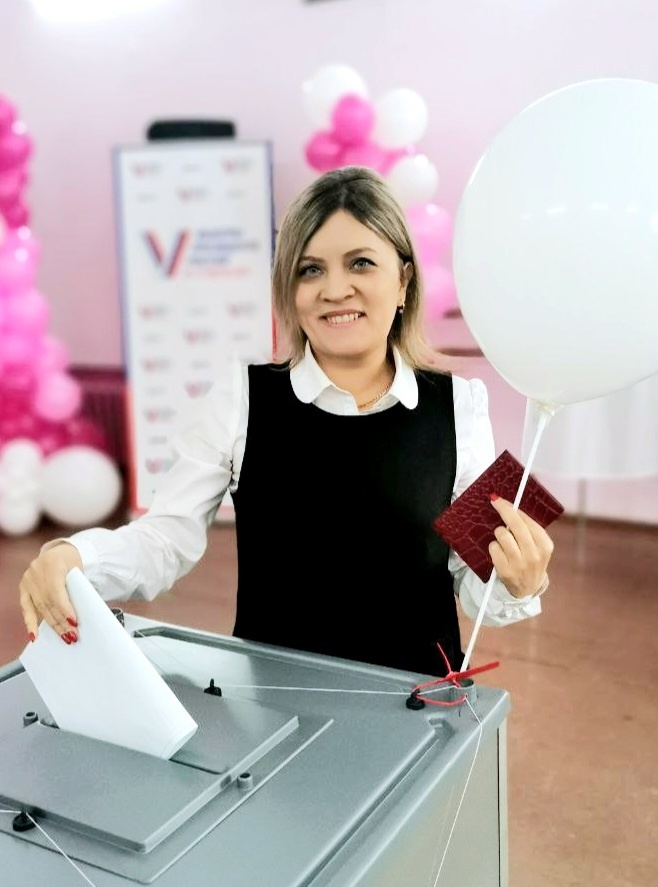 На выборы с улыбкой и отличным настроением идут наши коллеги.