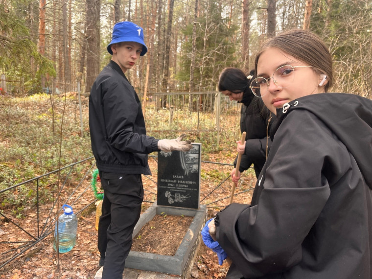 Ученики Сольвычегодской школы присоединились к акции #чистыйобелиск. Ученики Сольвычегодской школы присоединились к акции #чистыйобелиск.